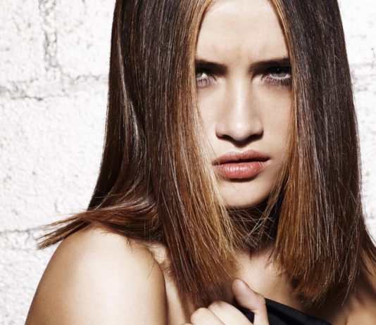 Le lissage brésilien sans formol, réelle alternative ? femme cheveux mi longs